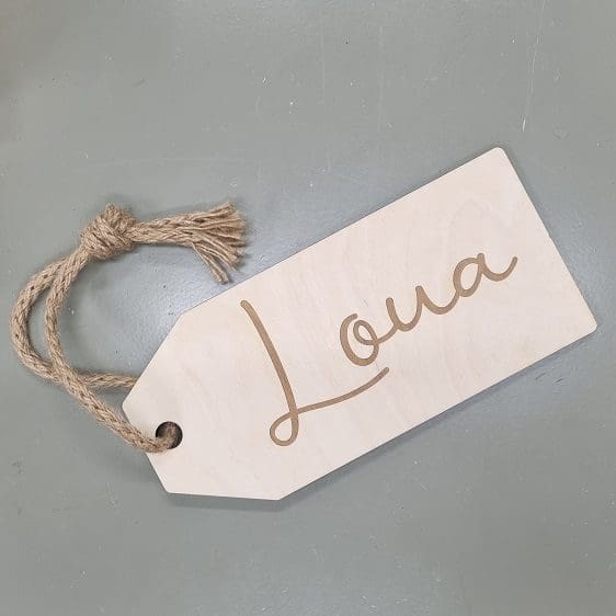 houten naamlabel met touw