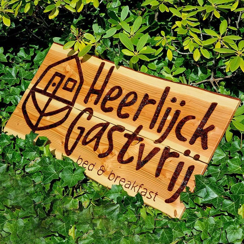 Houten naambord voor binnen en buiten 100x50 cm Heerlijck Gastvrij